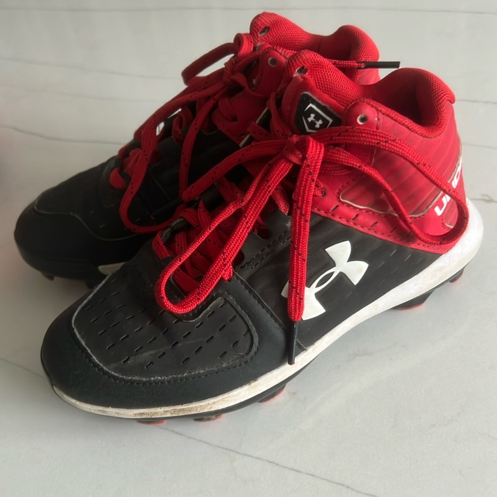 Under Armour, Boys Size 1 Youth, High Top Cleats